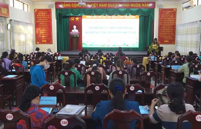 Mỹ Tú bồi dưỡng kiến thức cho cán bộ Hội Phụ nữ cơ sở